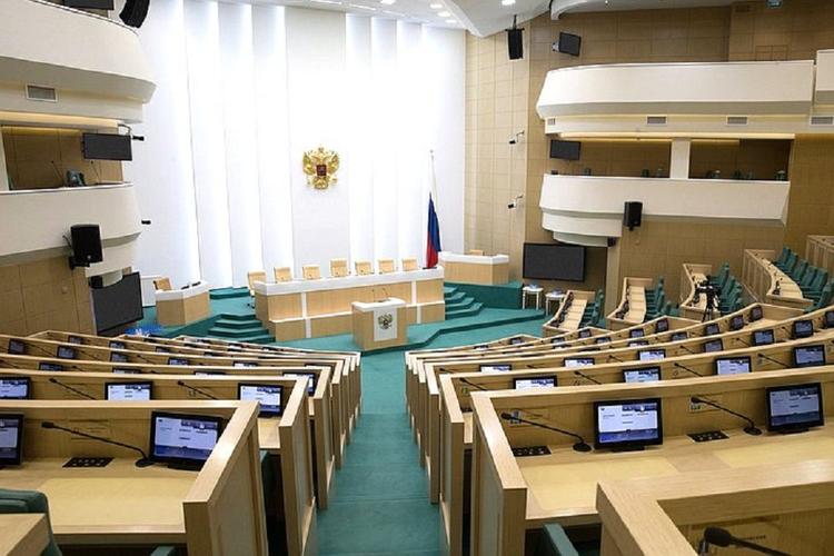 В Конституцию предлагают внести понятие «федеральные территории»