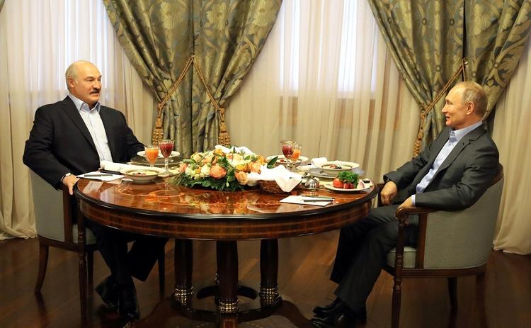 Путин и Лукашенко договорились об условиях поставок нефти в Беларусь