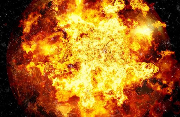 В Челябинске загорелся цех по производству пластиковой посуды