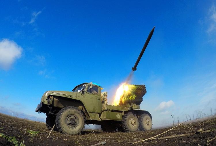 Появилось видео из района вспыхнувших на линии фронта боев между ВСУ и силами ЛНР