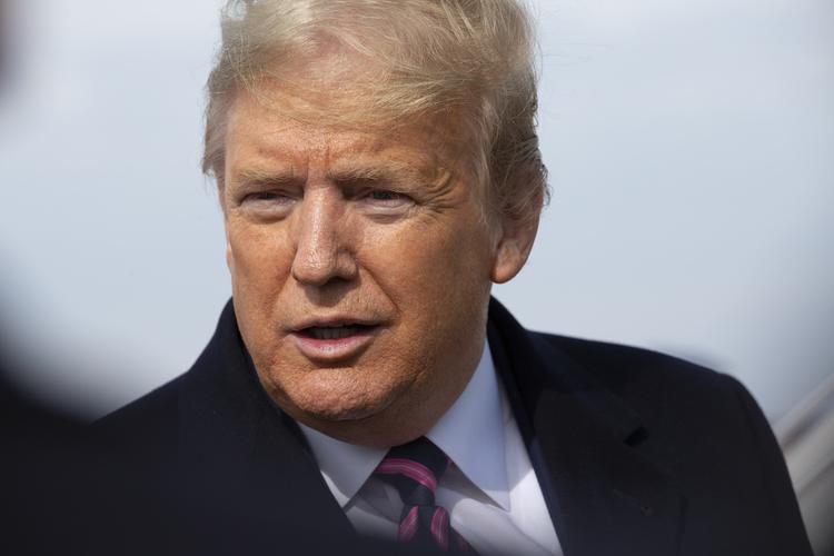 Белый дом потребовал составить списки противников Трампа