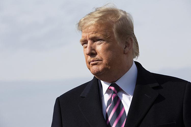 Трамп перед визитом в Индию показал клип под болливудское кино, президент США в главной роли