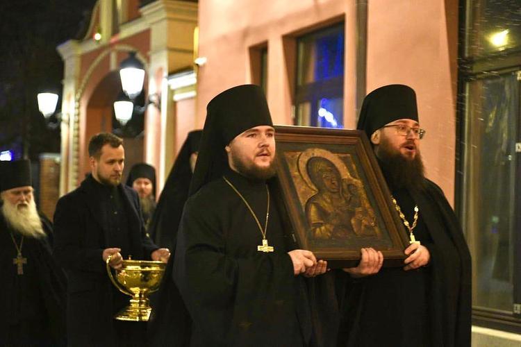 «Даже церковь хайпит на коронавирусе и сеет панику», игумен написал, что в Москве начали проводить крестные ходы против пандемии
