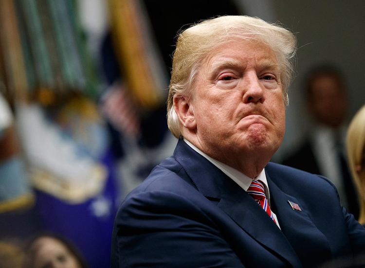 Дональд Трамп не справляется с пандемией коронавируса и теряет доверие американцев