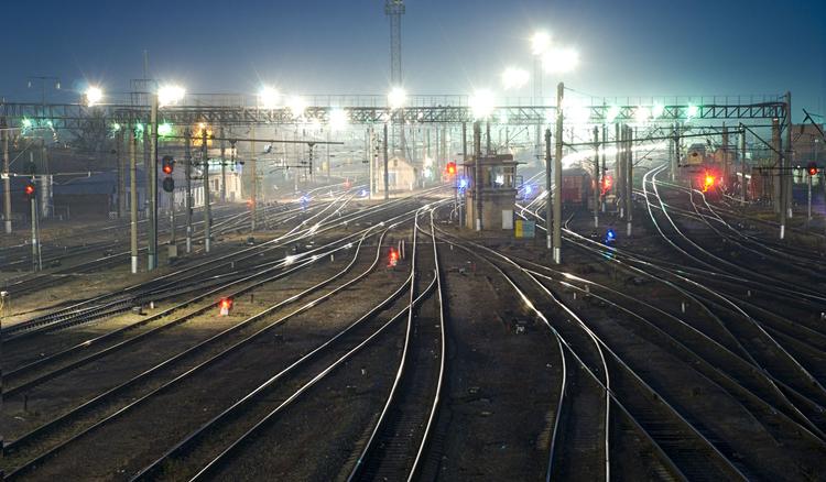 В правительстве РФ рассматривается возможность прекращения авиа и железнодорожного сообщения внутри страны из-за коронавируса
