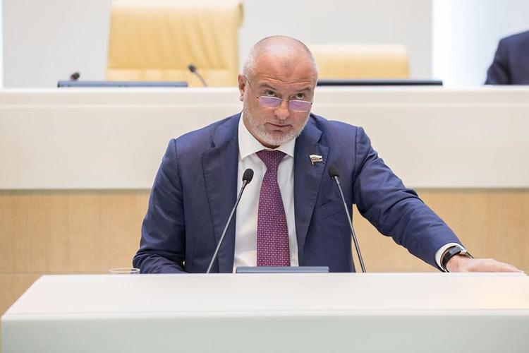Сенатор Андрей Клишас прокомментировал введение запрета всем москвичам покидать дома