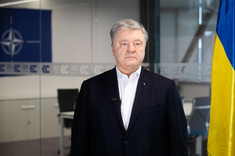 Петр Порошенко предупредил жителей Украины о «войне на четыре фронта»