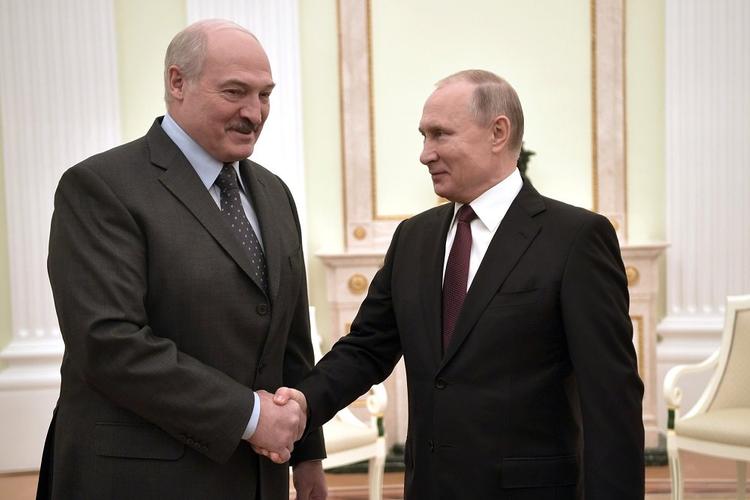Путин поздравил Лукашенко с Днем единения народов России и Беларуси