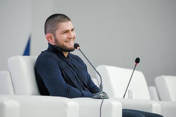 Хабиб Нурмагомедов готов сразиться с Тони Фергюсоном в апреле, главное - добраться до места встречи