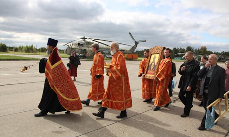 Над Крымом летал вертолет с мощами святителя Луки, останками святителя Гурия и святителя Николая