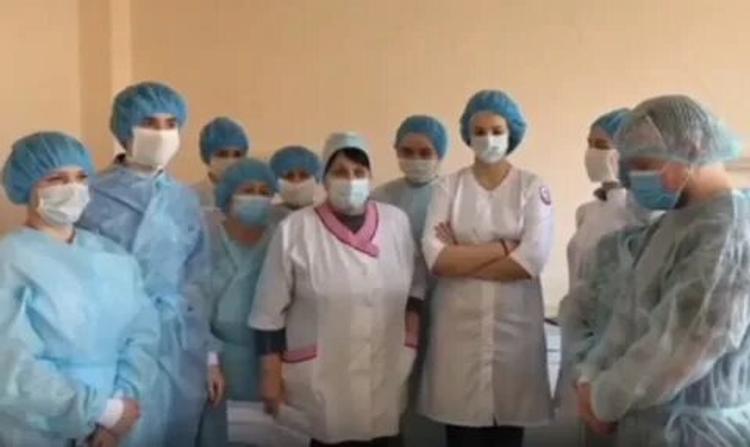 «Мы, сотрудники Покровской больницы, обращаемся за помощью в СМИ. У нас нет лекарств, нет средств защиты», - сообщают медики