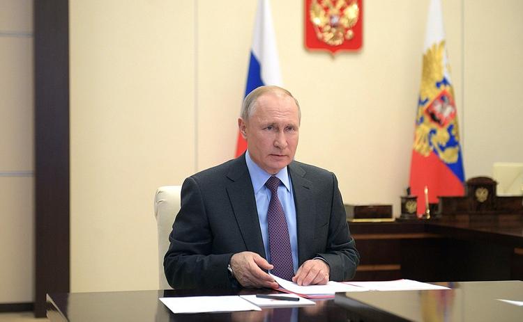Песков сообщил о продлении дистанционного режима работы Путина