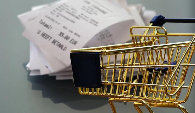 Россияне вполовину сократили траты на продукты