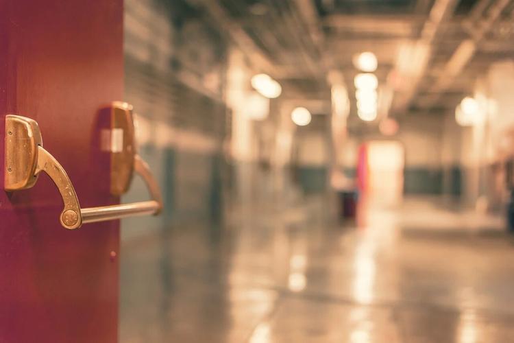 Семьдесят два человека поступили в больницу в Коммунарке за последние сутки