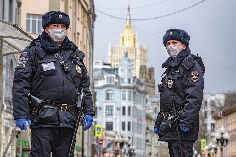 Число случаев заражения коронавирусом COVID-19 достигло в России почти 12 тысяч