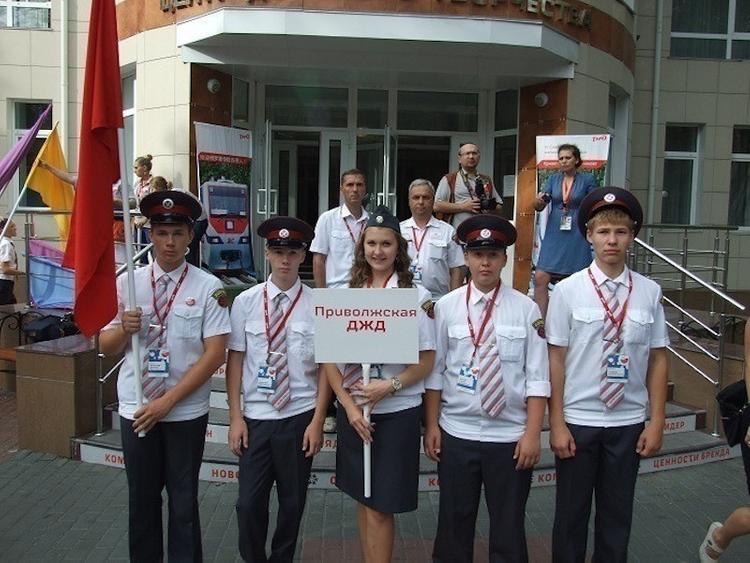 Воспитанники Приволжской детской железной дороги поздравляют ветеранов