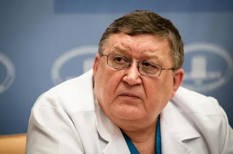У директора НИИ Джанелидзе, который обвинял всех во вранье и рапортовал, что средств защиты хватает, диагностировали пневмонию