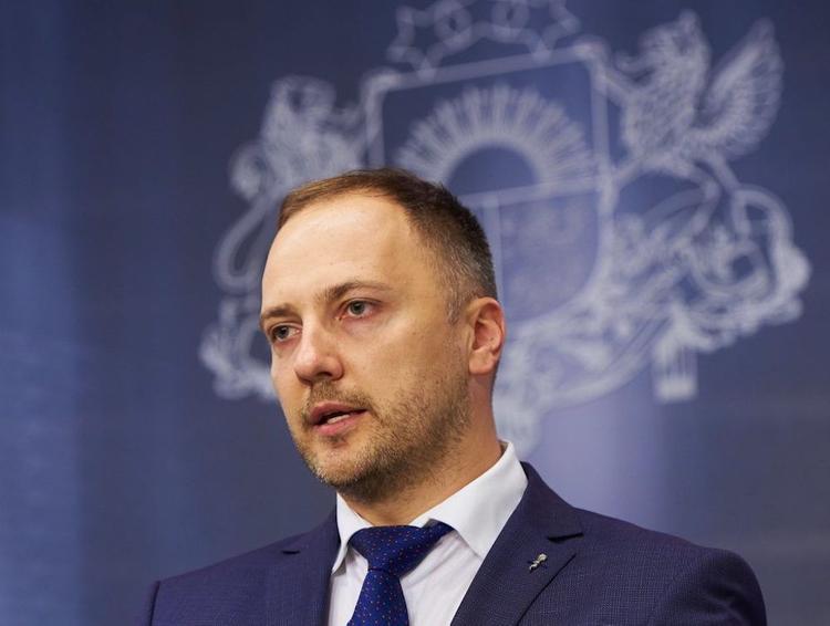 Глава МВД Латвии: Разгонять людей газом и овчарками мы не будем