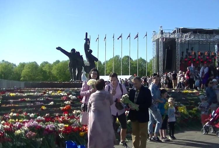 Латвия: немного о патриотизме, памятнике Освободителям и разбитых очках