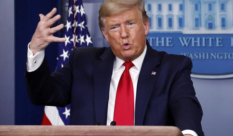 Президент США подписал указ, дающий право отменять действие регламентов по коронавирусу