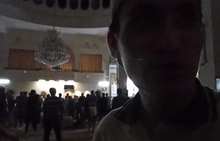Появилось видео, как люди молятся в Идлибе