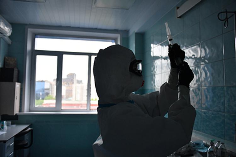 В больницах Петербурга лежачие места вынуждены сооружать из металлических стульев, а чиновники уверяют, что 11% коек свободно