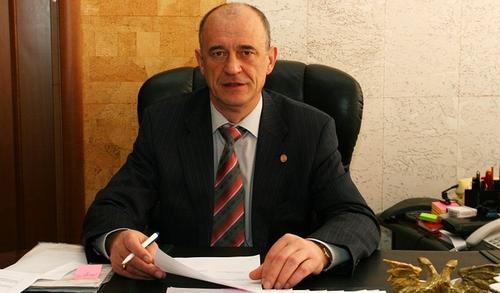 «Вчера иду в магазин, а там - человек в противогазе», известный врач о «страшилках» коронавируса и глупости властей