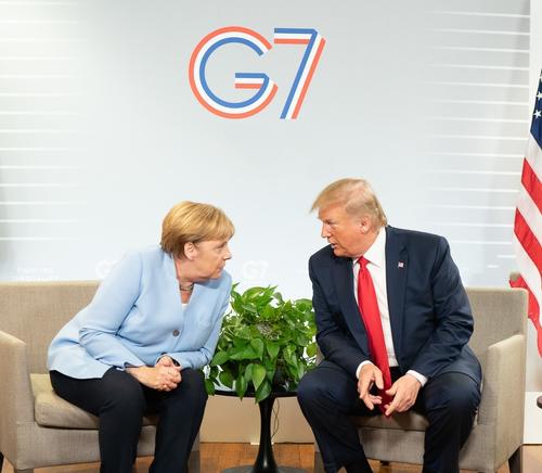 Меркель опасается Путина, Трампа и собак