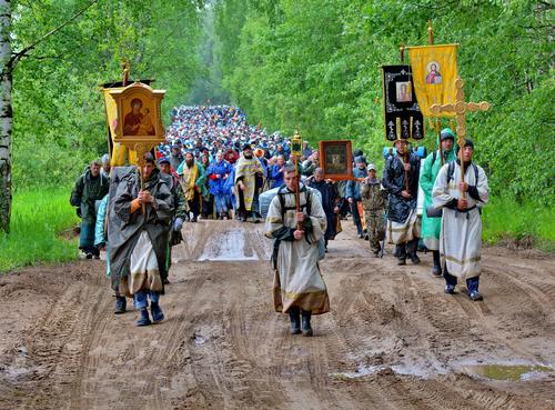 В Кировской области паломники отправились на крестный ход, несмотря на эпидемию