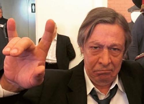 Адвокат объяснил, почему Ефремова отправили домой, а не в СИЗО