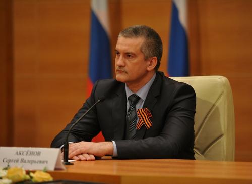 Аксёнов в течение дня резко поменял своё решение о параде