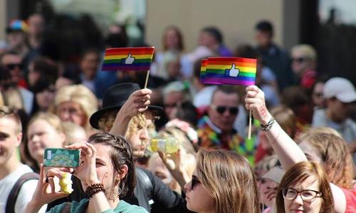 В Москве прошел Парад Победы, а в Эстонии стартовал фестиваль ЛГБТ и Baltic Pride