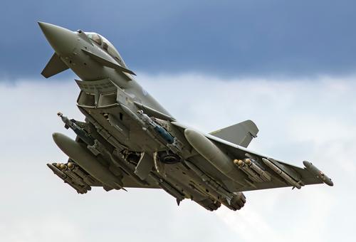 Бой Еврофайтера против Су-35 - кто победит