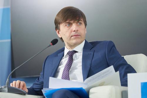 Кравцов: Модель цифровой образовательной среды не заменит традиционных уроков в школе