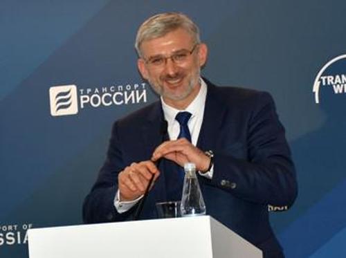 Дороги в России убогие, а апартаменты министра транспорта — роскошные