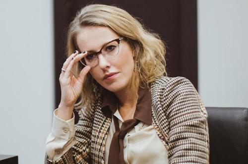 Собчак опубликовала фото личного тренера. Поклонники заволновались: «Ксюша, не влюбись»