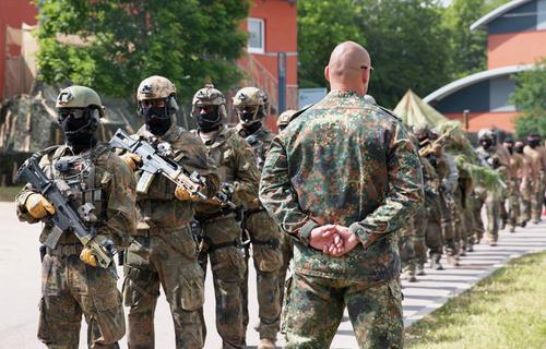 В Германии начались чистки в армии