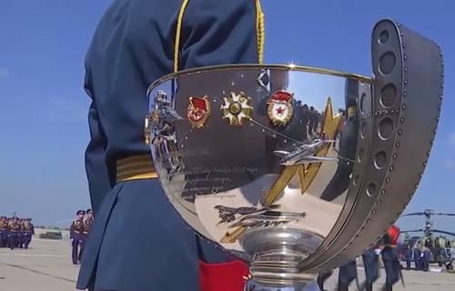 Летчикам вручили полковую чашу за Сирию