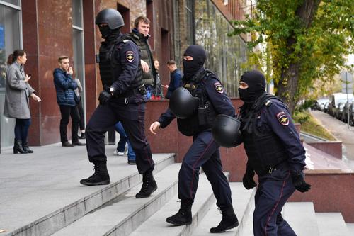 Новый день - новые обыски. Сегодня силовики пришли к организаторам митинга 15 июля против итогов голосования по поправкам