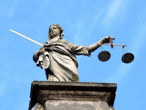 Адвокаты по делу Ефремова по-разному отреагировали на информацию о возбуждении против них дел