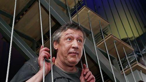 Инспектор, оформлявший аварию Михаила Ефремова, подтвердил, что за рулём находился сам актёр