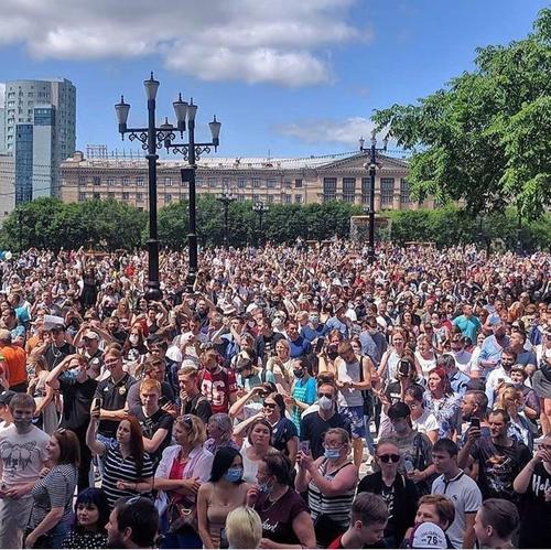 30 тысяч человек вышли на митинг в Хабаровске в защиту арестованного губернатора Сергея Фургала