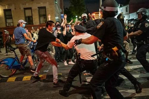 Вирус по имени Раскол. Протесты и беспорядки в США могут привести к полнейшей политической дестабилизации
