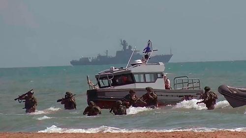 Морпехи ТФ РФ прорвали противодесантную оборону противника