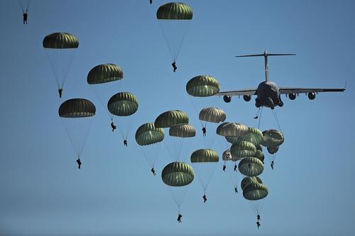 Массовое десантирование ВДВ состоялось в Рязанской области