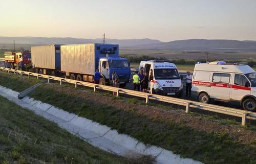 В смертельном ДТП с микроавтобусом в Крыму ранены девять человек