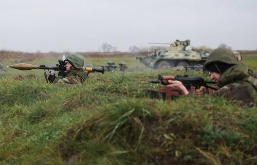 Маневренную оборону города отработали на учении военнослужащие ЗВО
