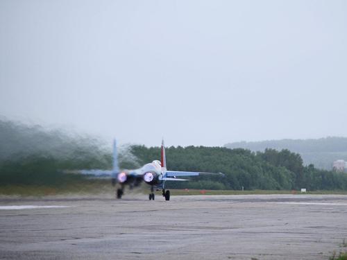 Истребитель Су-27 перехватил два американских самолета-разведчика над Черным морем