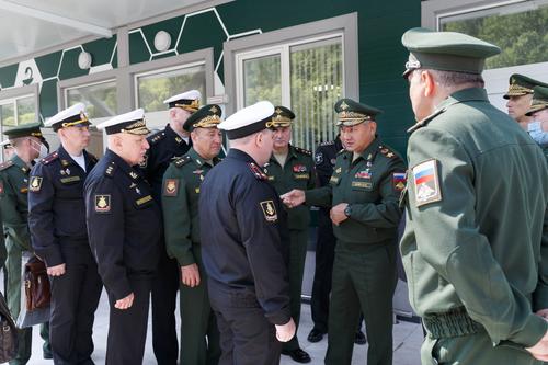 Сергей Шойгу проверил работу медцентра на Камчатке