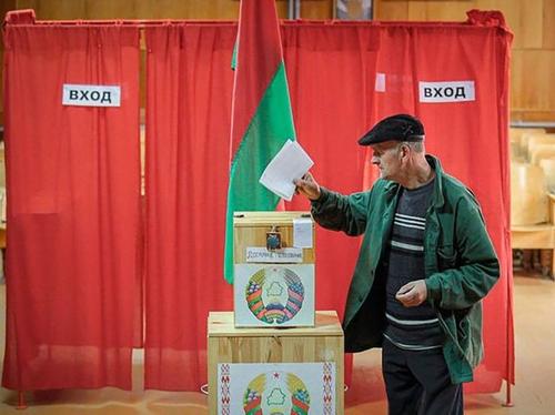 Сейм Латвии потребовал от Лукашенко провести повторные выборы